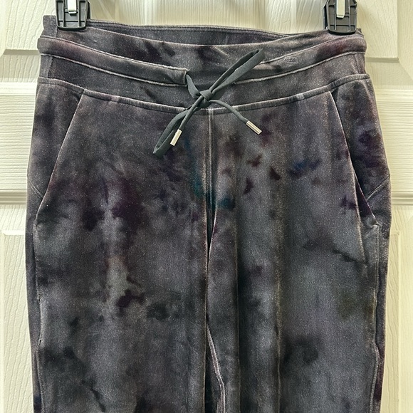 LIKE NEW! Lululemon Ready to Crush High-Rise Jogger Crop - Picture 7 of 16